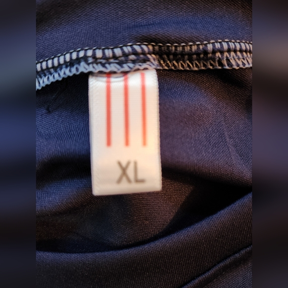 No brand, size XL peanuts top - Picture 3 of 3